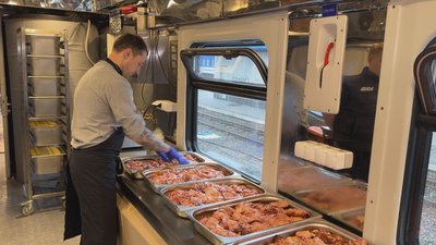 День подяки Food Train "Укрзалізниці" готував для жителів Харківщини День подяки Food Train "Укрзалізниці" готував для жителів Харківщини