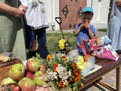 "Щоб дари дали нам силу": як у Полтаві відзначають Яблучний Спас "Щоб дари дали нам силу": як у Полтаві відзначають Яблучний Спас