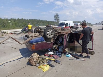 ДТП на Житомирщині: до лікарень шпиталізували трьох дорослих та одну дитину ДТП на Житомирщині: до лікарень шпиталізували трьох дорослих та одну дитину