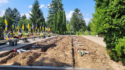 "З родичами все узгодили": у Рівному встановлять 30 пам'ятників загиблим військовим "З родичами все узгодили": у Рівному встановлять 30 пам'ятників загиблим військовим