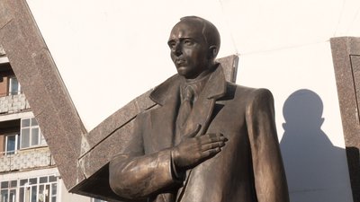 Пам'ятник Степанові Бандері в Івано-Франківську Пам'ятник Степанові Бандері в Івано-Франківську