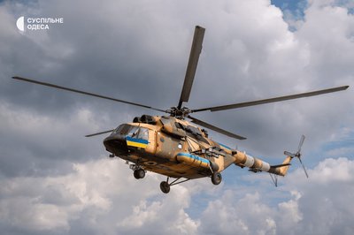 Вертоліт в небі Вертоліт в небі