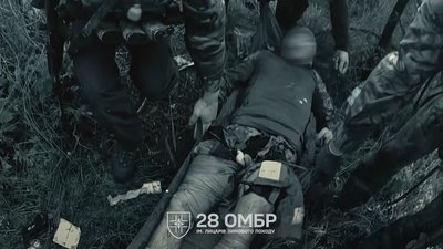 Поранений український військовий на Костянтинівському напрямку Поранений український військовий на Костянтинівському напрямку
