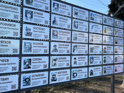 У Павлограді невідомий пошкодив табличку, встановлену на честь загиблого військового. Що кажуть правоохоронці У Павлограді невідомий пошкодив табличку, встановлену на честь загиблого військового. Що кажуть правоохоронці