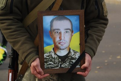 В Охтирці на Сумщині поховали військовослужбовця Дмитра Ступівцева В Охтирці на Сумщині поховали військовослужбовця Дмитра Ступівцева