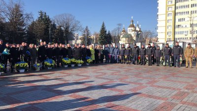 212 річницю з Дня народження Тараса Шевченка відзначили на майдані Незалежності у Рівному 212 річницю з Дня народження Тараса Шевченка відзначили на майдані Незалежності у Рівному