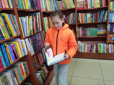 дівчинка, книжки дівчинка, книжки