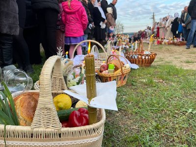 Як на Буковині освячували великодні кошики: фоторепортаж Як на Буковині освячували великодні кошики: фоторепортаж