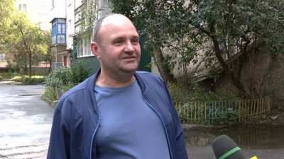 Житель багатоповерхівки, що найбільше пошкодила ударна хвиля під час атаки 22 березня, Валерій Кравцов Житель багатоповерхівки, що найбільше пошкодила ударна хвиля під час атаки 22 березня, Валерій Кравцов