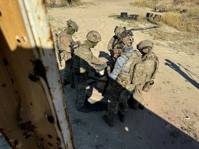 «Ми там, де може бути тільки ворог»: як морпіхів 140-го батальйону навчають стрільбі «Ми там, де може бути тільки ворог»: як морпіхів 140-го батальйону навчають стрільбі