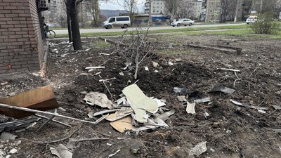 Наслідки обстрілу Добропілля Донецька область 9 квітня 2025 рік Наслідки обстрілу Добропілля Донецька область 9 квітня 2025 рік