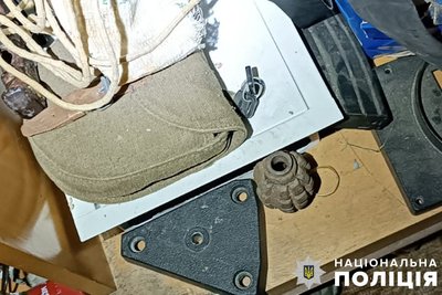 Киянин зберігав удома арсенал зброї і наркотики Киянин зберігав удома арсенал зброї і наркотики