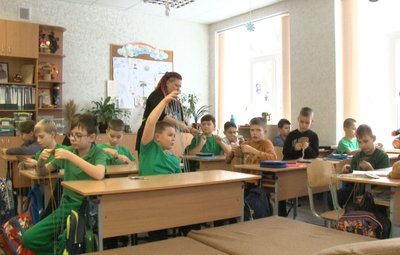 Батьки і учні в ролі вчителів — у черкаській школі організували освітній хакатон Батьки і учні в ролі вчителів — у черкаській школі організували освітній хакатон