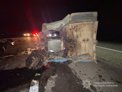ДТП за участю самоскида й легковика на трасі Київ — Одеса: травмувалися три людини ДТП за участю самоскида й легковика на трасі Київ — Одеса: травмувалися три людини