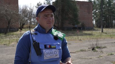 "Хотілося працювати на корисній роботі": як колишній оператор котельні зі Слов'янська розміновує Чернігівщину "Хотілося працювати на корисній роботі": як колишній оператор котельні зі Слов'янська розміновує Чернігівщину