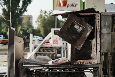 Наслідки влучання дрона по АЗС у Слобідському районі Харкова, 28 серпня 2026 року Наслідки влучання дрона по АЗС у Слобідському районі Харкова, 28 серпня 2026 року