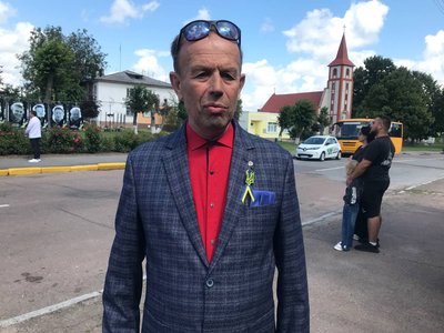 "Молимось… Чекаємо…": в Андрушівці на Алеї Героїв відкрили стелу безвісти зниклим героям російсько-української війни "Молимось… Чекаємо…": в Андрушівці на Алеї Героїв відкрили стелу безвісти зниклим героям російсько-української війни