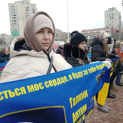 "Кожного ранку просинаємося і їдемо шукати тата":У Хмельницькому відбулась 122 акція "Поверніть Героїв з полону" "Кожного ранку просинаємося і їдемо шукати тата":У Хмельницькому відбулась 122 акція "Поверніть Героїв з полону"