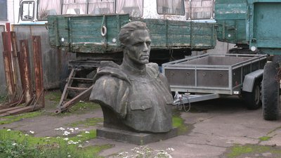 У Рівному бронзове погруддя Кузнєцова продали на аукціоні за 150 тисяч гривень У Рівному бронзове погруддя Кузнєцова продали на аукціоні за 150 тисяч гривень