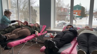 "У Козельці справжній аншлаг": що мотивує донорів з Чернігівщини здавати кров "У Козельці справжній аншлаг": що мотивує донорів з Чернігівщини здавати кров