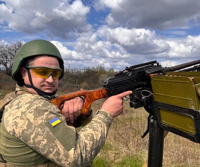 Військовий Олег упродовж двох місяців збиває російські дрони кулеметом Військовий Олег упродовж двох місяців збиває російські дрони кулеметом