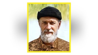 На Чернігівщині попрощалися з бійцями Констянтином Андрійцем, Юрієм Хмарою та Сергієм Бондаренком На Чернігівщині попрощалися з бійцями Констянтином Андрійцем, Юрієм Хмарою та Сергієм Бондаренком