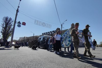 Назавжди 49: на Черкащині попрощалися з захисником Русланом Сундуком Назавжди 49: на Черкащині попрощалися з захисником Русланом Сундуком