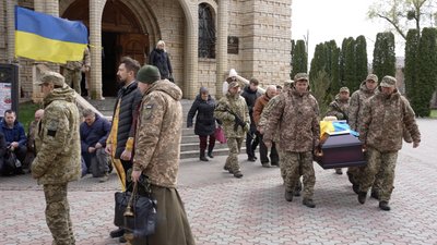 Вірив у вільну Україну: у Черкасах попрощалися із захисником Вірив у вільну Україну: у Черкасах попрощалися із захисником