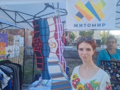 Місцеві виробники презентують свою продукцію на ярмарку "Вироблено в Житомирі" Місцеві виробники презентують свою продукцію на ярмарку "Вироблено в Житомирі"