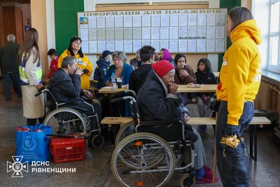 27 жителів Донеччини прибули на Рівненщину евакуаційним потягом 27 жителів Донеччини прибули на Рівненщину евакуаційним потягом