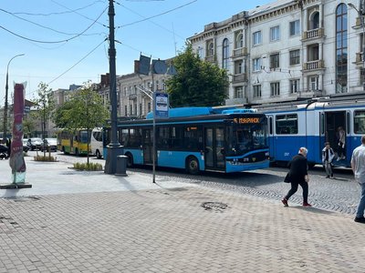 У Вінниці на місяць перенесуть три зупинки громадського транспорту через ремонт на Соборній: що відомо У Вінниці на місяць перенесуть три зупинки громадського транспорту через ремонт на Соборній: що відомо