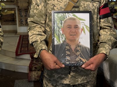 У Полтаві попрощались із 37-річним воїном Олександром Очканем