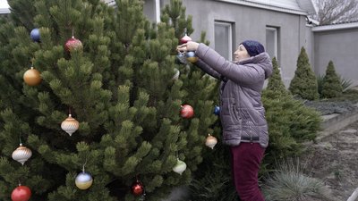 Свято за 10 км від фронту: як Чорненкове на Дніпропетровщині готується до Нового року Свято за 10 км від фронту: як Чорненкове на Дніпропетровщині готується до Нового року
