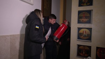 Рятувальники перевіряють храми перед різдвяними святами на Рівненщині Рятувальники перевіряють храми перед різдвяними святами на Рівненщині