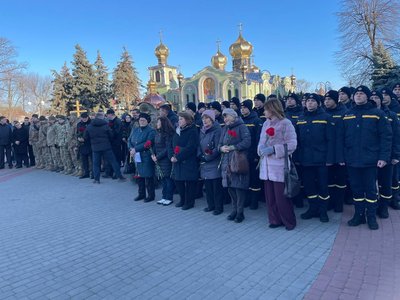 У Черкасах вшанували пам'ять полеглих "кіборгів" У Черкасах вшанували пам'ять полеглих "кіборгів"