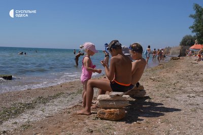 «І страшно, і не страшно водночас»: як у Південному відпочивають на стихійних пляжах «І страшно, і не страшно водночас»: як у Південному відпочивають на стихійних пляжах