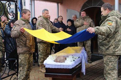 На Закарпатті попрощалися із військовим Віктором Пацканом