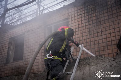 Унаслідок атаки РФ пошкоджена цивільна інфраструктура: 14 загиблих та понад 40 поранених Унаслідок атаки РФ пошкоджена цивільна інфраструктура: 14 загиблих та понад 40 поранених