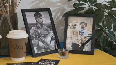 всеукраїнська акція, «Стіл пам’яті», світлини загиблих бійців всеукраїнська акція, «Стіл пам’яті», світлини загиблих бійців