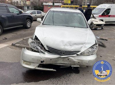 В Одесі зіткнулися дві автівки: травмувалися чоловік та жінка