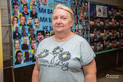 "Ми Вас шукаємо. Ми Вас чекаємо. Не забуваємо". У Дніпрі відкрили фотовиставку, присвячену полоненим й зниклим безвісти "Ми Вас шукаємо. Ми Вас чекаємо. Не забуваємо". У Дніпрі відкрили фотовиставку, присвячену полоненим й зниклим безвісти