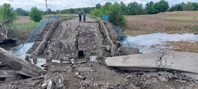 Зруйновано міст, що з'єднував Ямне з Вільним та Великою Писарівкою Зруйновано міст, що з'єднував Ямне з Вільним та Великою Писарівкою