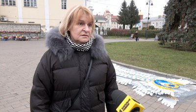 У Луцьку прикрашають ялинкове тріо до різдвяно-новорічних свят: скільки грошей витратять з бюджету У Луцьку прикрашають ялинкове тріо до різдвяно-новорічних свят: скільки грошей витратять з бюджету