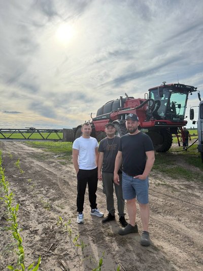 Поля біля фронту: як працюють фермери на прикордонні Сумщини Поля біля фронту: як працюють фермери на прикордонні Сумщини