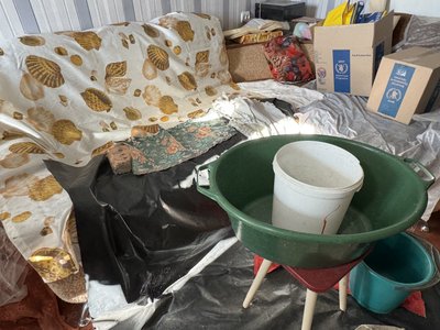 Як херсонці планують пережити зиму у розбитих російськими обстрілами оселях Як херсонці планують пережити зиму у розбитих російськими обстрілами оселях