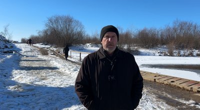 “Він згнив повністю”: аварійний понтонний міст щодня доводиться долати жителям сіл на Рівненщині “Він згнив повністю”: аварійний понтонний міст щодня доводиться долати жителям сіл на Рівненщині