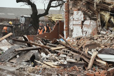 Зруйнований будинок у Харкові Зруйнований будинок у Харкові