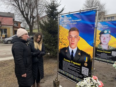 124 портрети героїв: на Вінниччині відкрили Алею памʼяті захисників України 124 портрети героїв: на Вінниччині відкрили Алею памʼяті захисників України