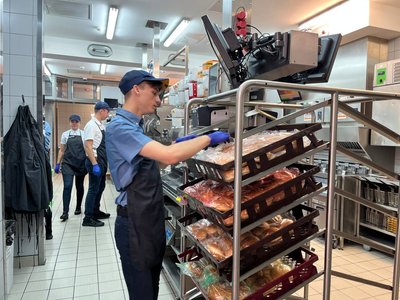 У McDonald’s розповіли, як працюватимуть під час повітряної тривоги У McDonald’s розповіли, як працюватимуть під час повітряної тривоги