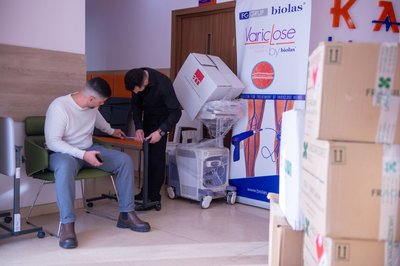 Волонтери з Марселя передали до Одеси операційне обладнання для військових Волонтери з Марселя передали до Одеси операційне обладнання для військових